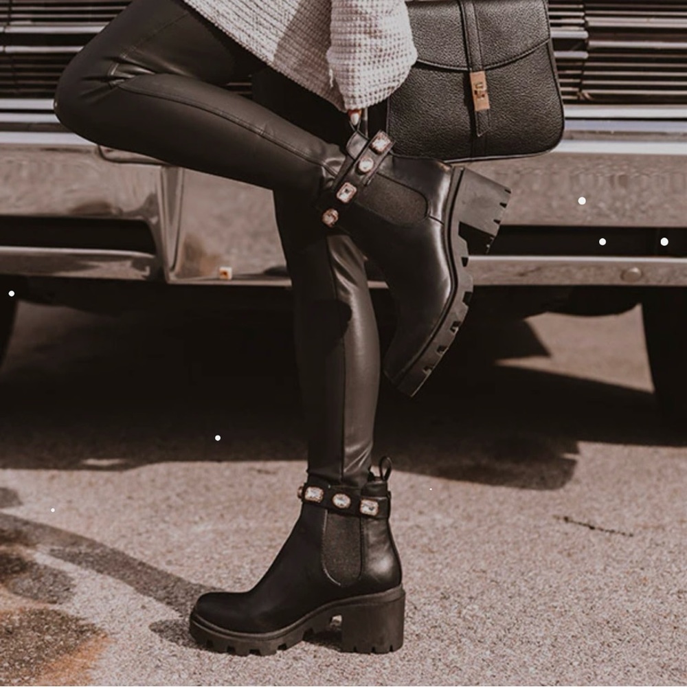 Brand new. Never worn. Original Box.